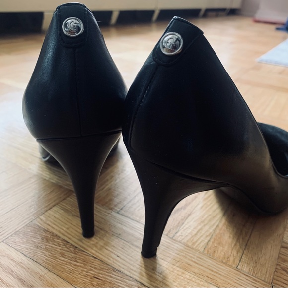 Black Guess 8.5 round toe Pumps with bow - Picture 3 of 8